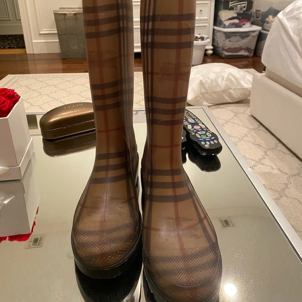 N/A burberry plaid